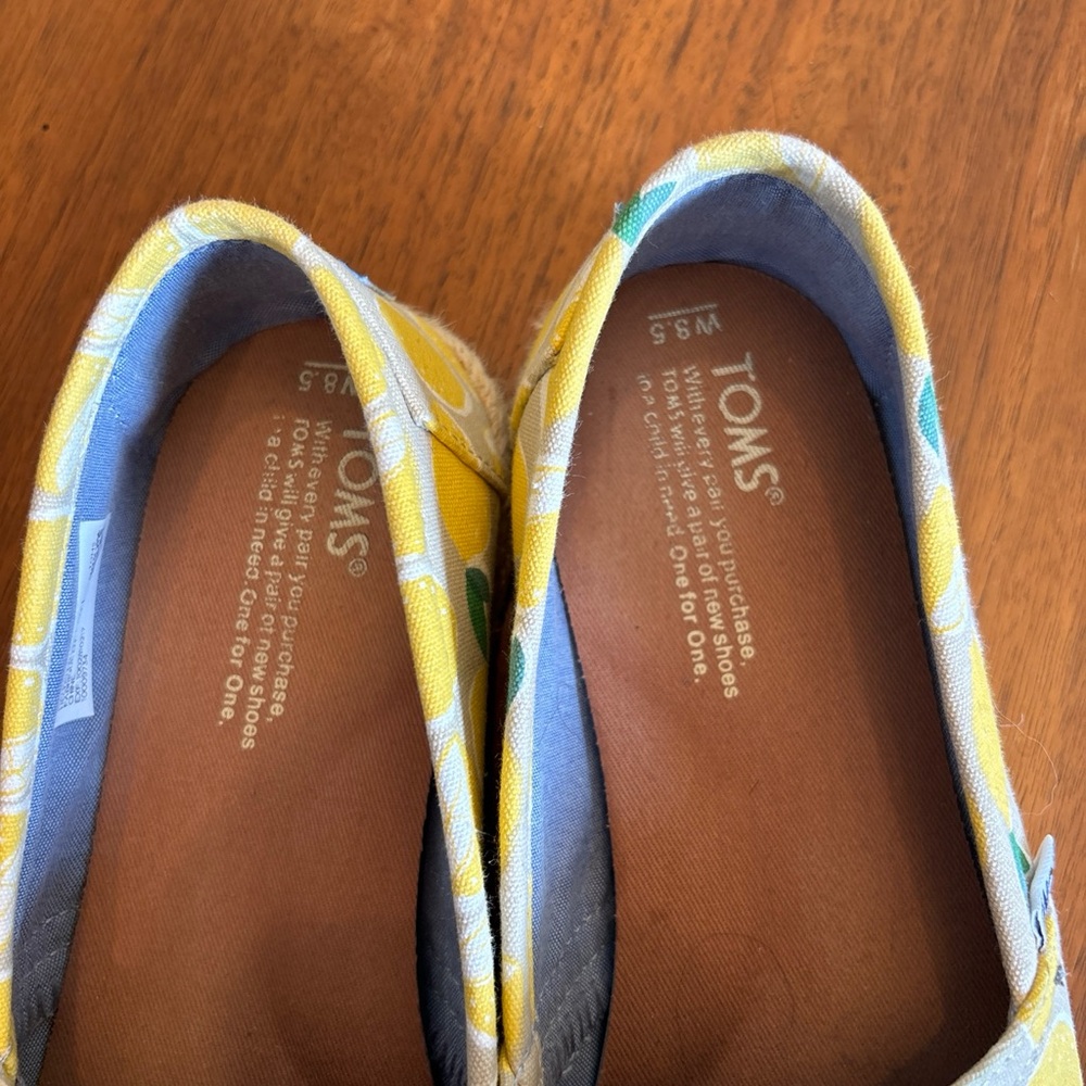 TOMS Ladies Lemon Flats 8.5